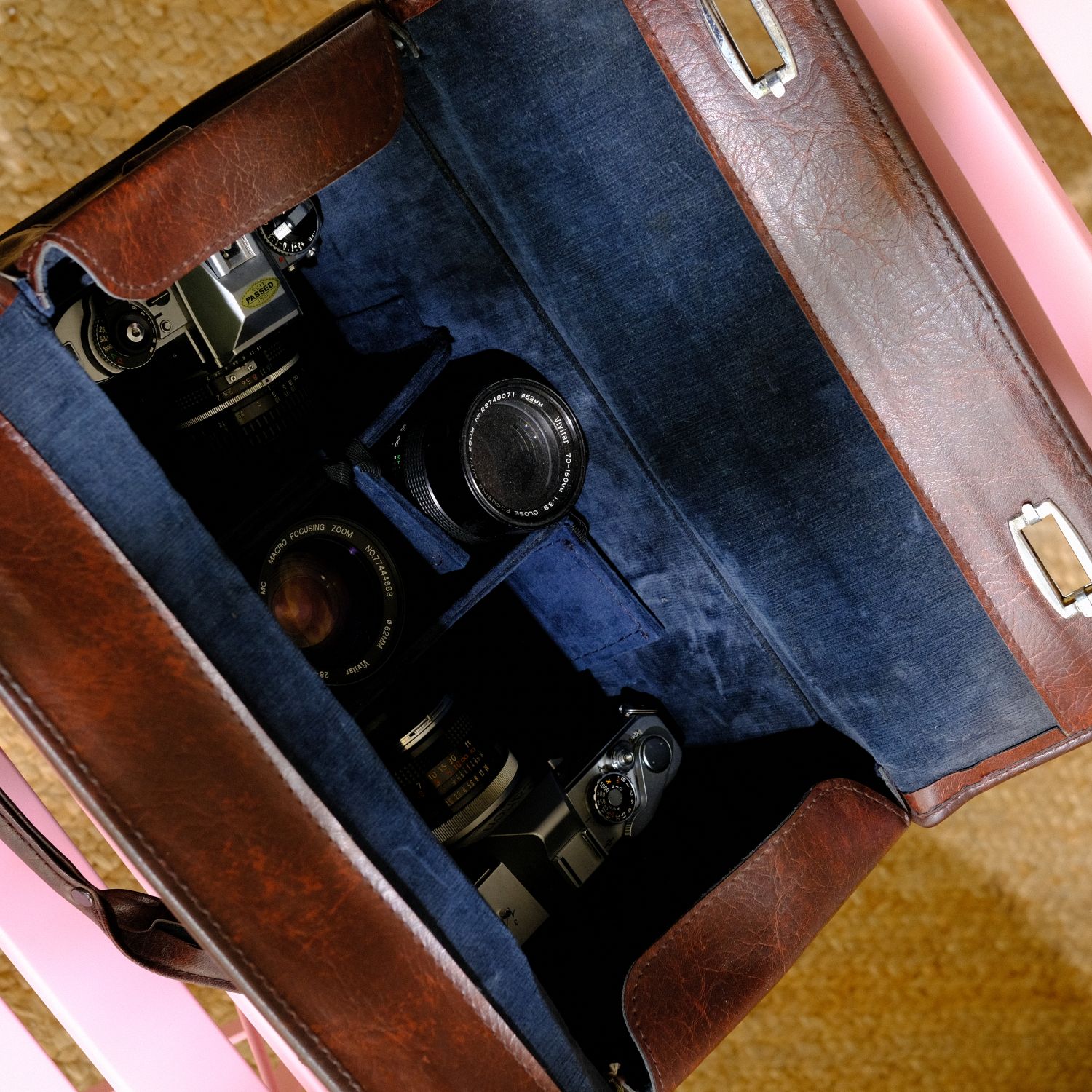 Olympus Compartment Case (1975)