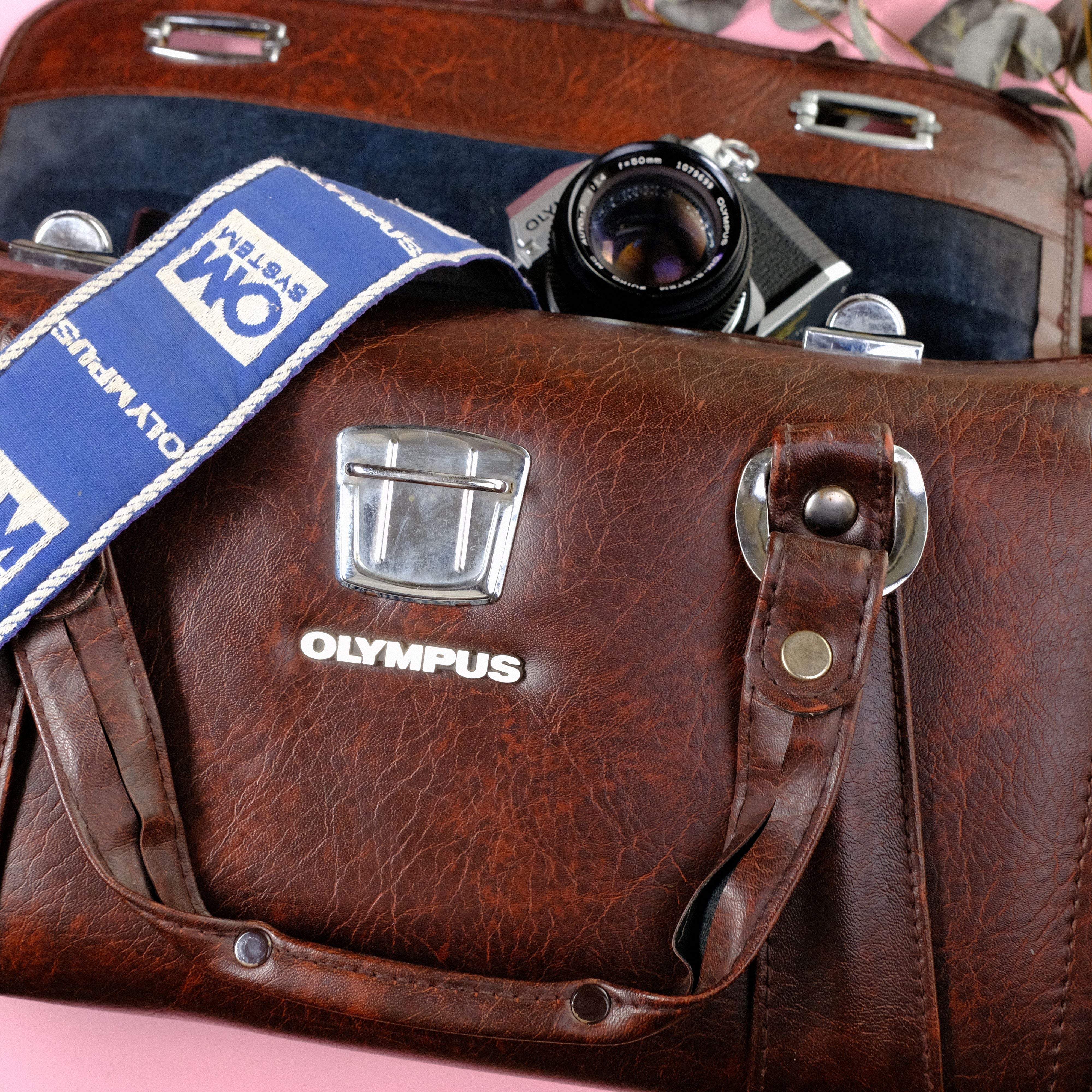 True Vintage: Olympus Leather Compartment Case (1975)