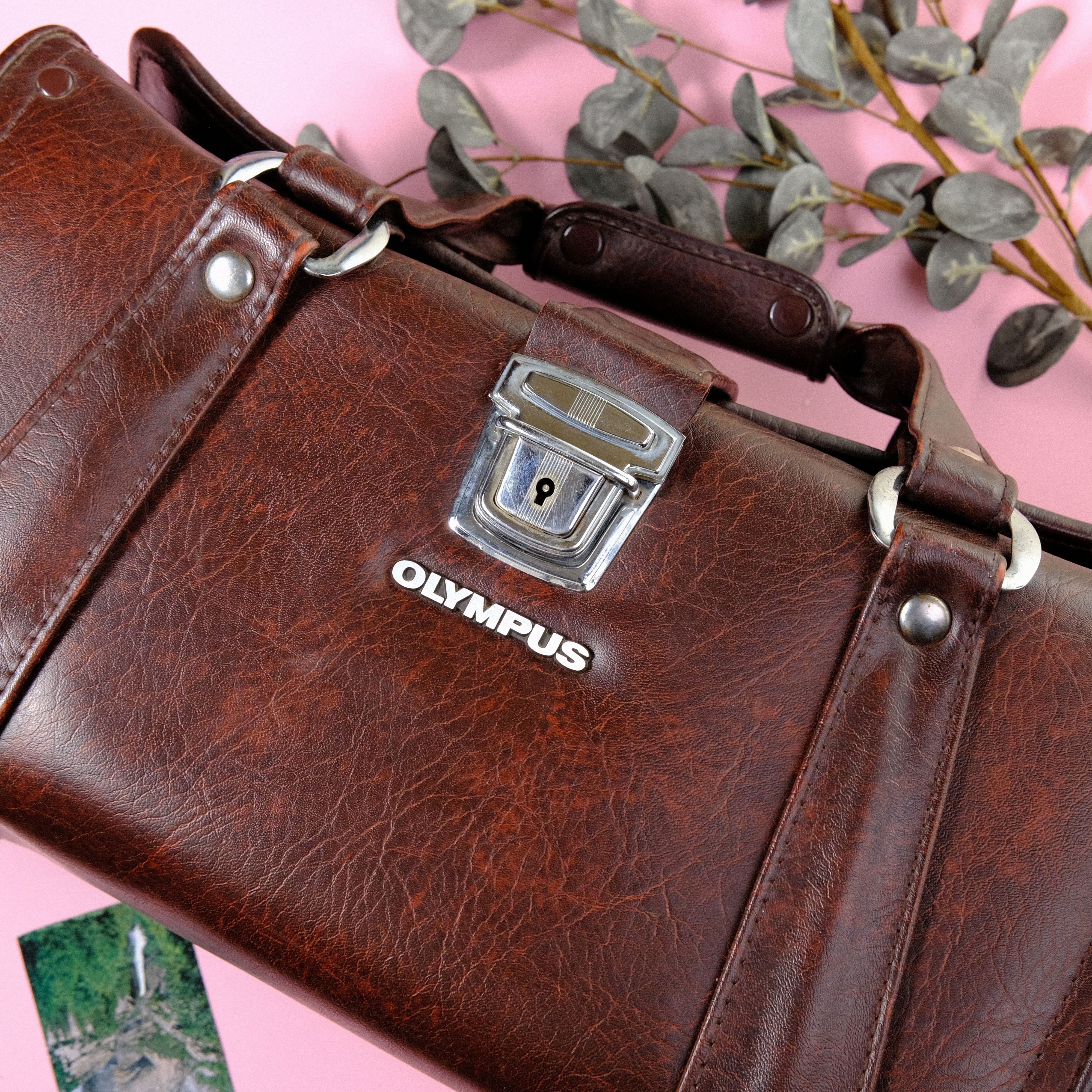 True Vintage: Olympus Leather Compartment Case (1975)